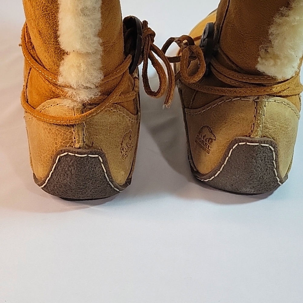 Sorel Tan Winter Boots with Cream Fur - Picture 9 of 12